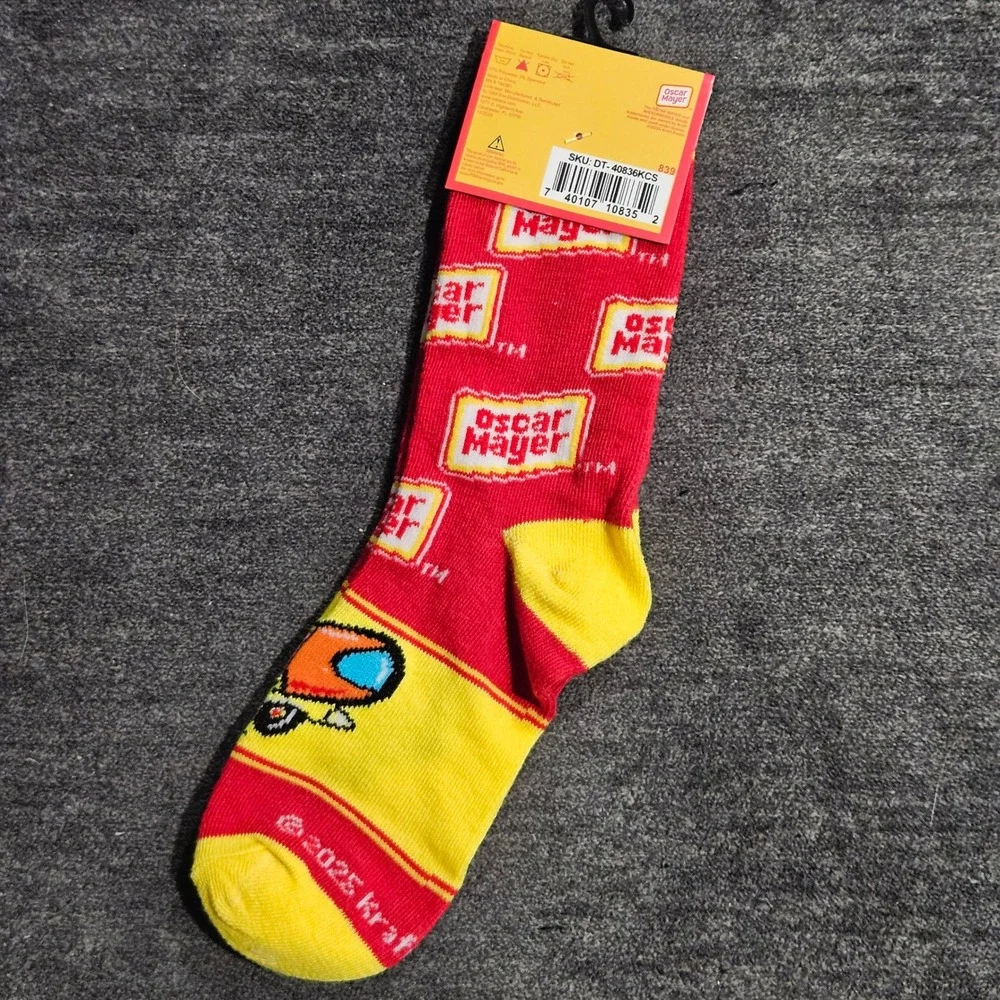 Oscar Mayer Kids Crew Socks Red Yellow Wienermobile Logo Ages 7-10 DT-40836KCS